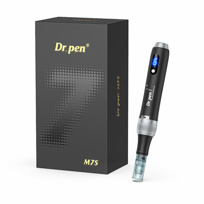 Dr. Pen M7S microneedling-pero s elegantným čiernym luxusným balením, LED displejom a ihlovou kazetou na profesionálne ošetrenie pleti.
