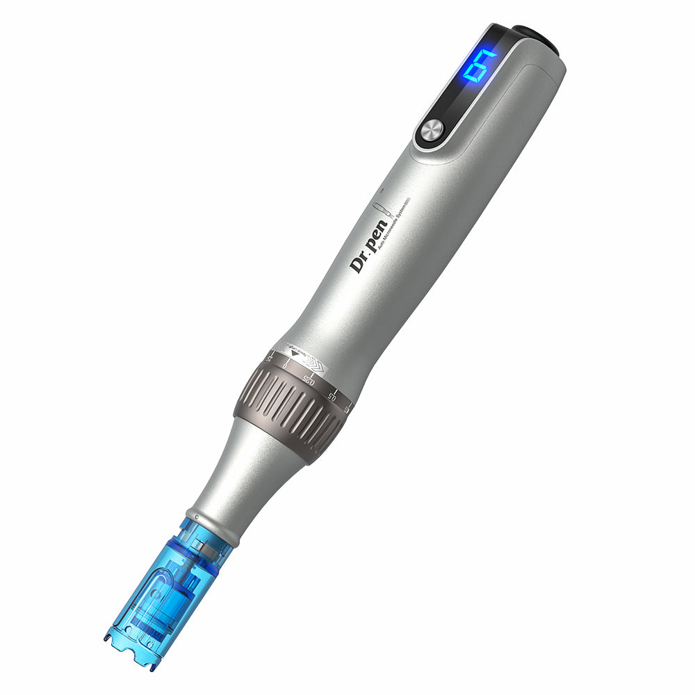Dr. Pen M8S microneedling-pero s LED displejom, nastaviteľnou hĺbkou ihly a namontovanou ihlovou kazetou pre profesionálne ošetrenie pleti.