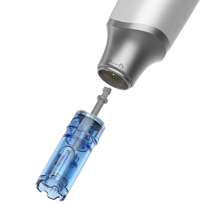 Detailný záber na Dr. Pen M9 a vymeniteľnú ihlovú kazetu pre bezpečné a hygienické microneedling-ošetrenie.