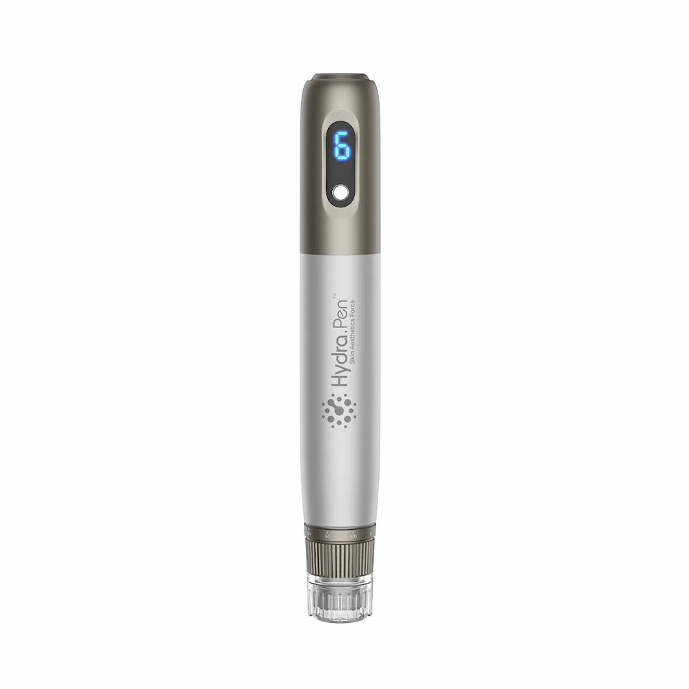 HydraPen h3 microneedling-pero v prednom pohľade s digitálnym LED displejom – profesionálny nástroj na omladenie pleti a infúziu séra.