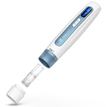 HydraPen H5 biela a modrá microneedling-pero s odnímateľnou kazetou na ihly a ochranným krytom, ukazuje jednoduchú montáž pre infúziu séra a ošetrenie pokožky.