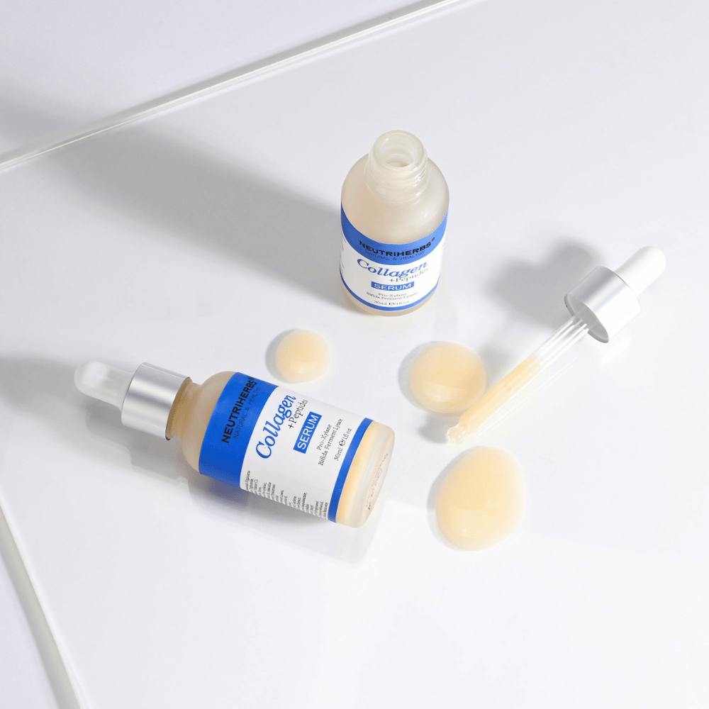 Neutriherbs Collagen + Peptides Serum 30 ml s otvorenou fľaštičkou, pipetou a textúrou séra. Detailný záber ukazuje hodvábne jemnú konzistenciu a praktický pipetový aplikátor na presné dávkovanie.