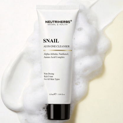Neutriherbs Snail All In One Cleanser s čistiacou penou – jemné čistenie tváre, ktoré účinne odstraňuje nečistoty, kožný maz a make-up bez vysušovania pokožky.