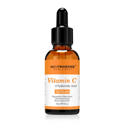 Neutriherbs Vitamin C + Hyaluronic Acid Serum 30 ml na bielom pozadí. Pleťové sérum s vitamínom C a kyselinou hyalurónovou, ktoré hydratuje pokožku, dodáva jej väčší jas a prispieva k rovnomernejšiemu tónu pleti.